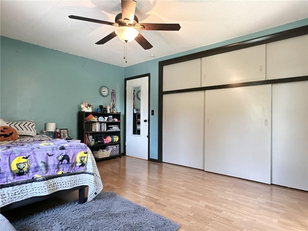 Photo 9 of 29 - 1604 E 7th Street