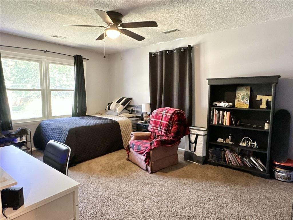 Photo 10 of 29 - 1604 E 7th Street