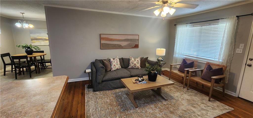 Photo 5 of 25 - 8134 Walmer Lane