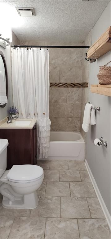 Photo 11 of 25 - 8134 Walmer Lane