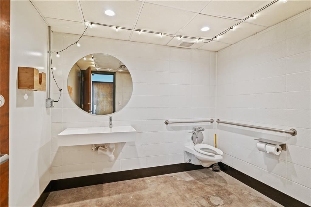 6145 Troost Avenue — photo 16