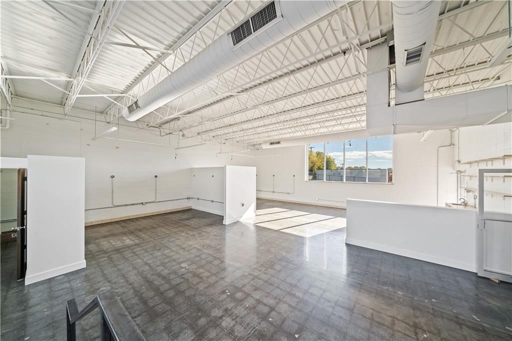 6145 Troost Avenue — photo 17