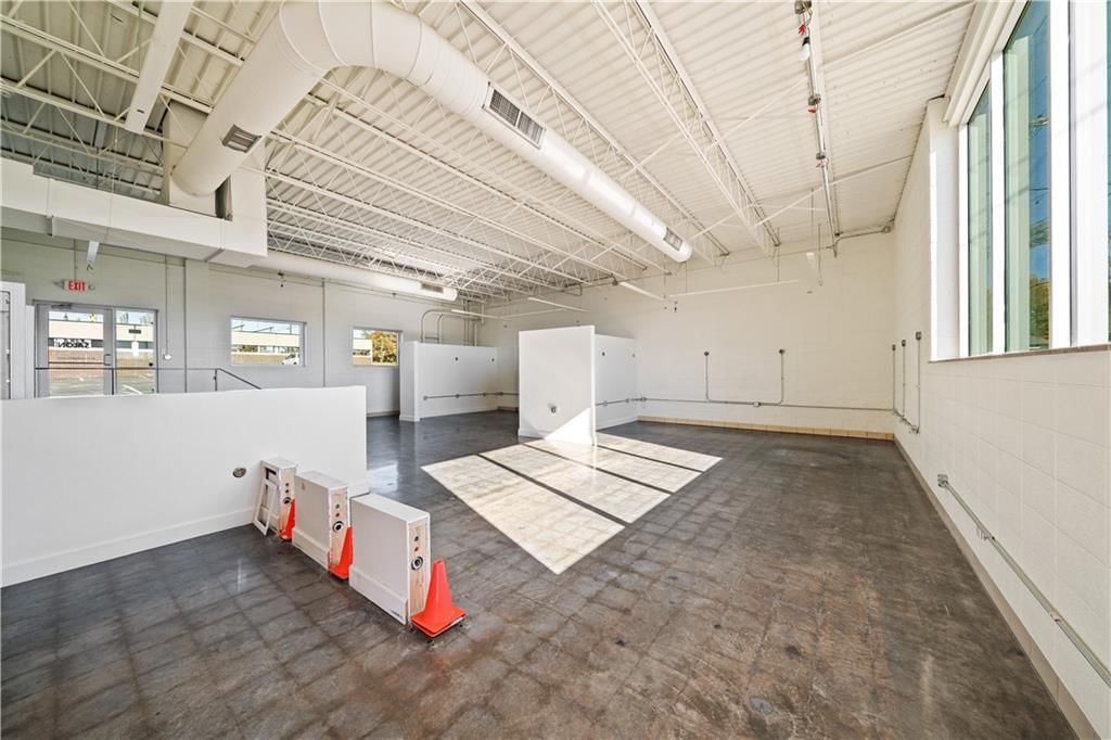 6145 Troost Avenue — photo 18
