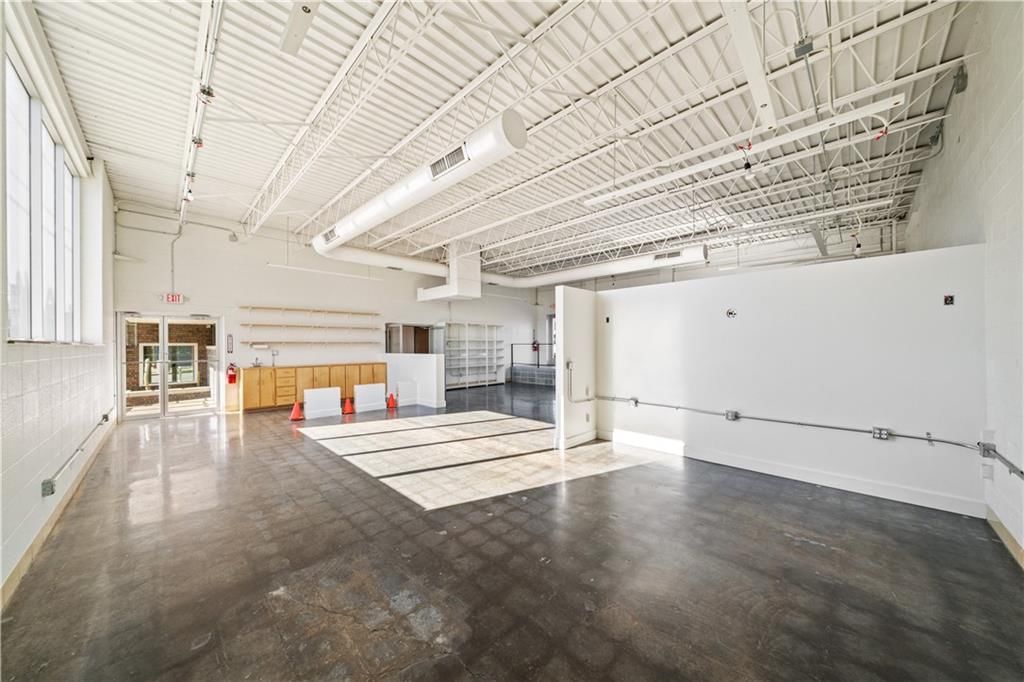 6145 Troost Avenue — photo 19