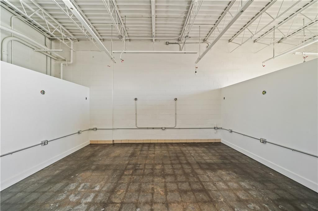 6145 Troost Avenue — photo 21