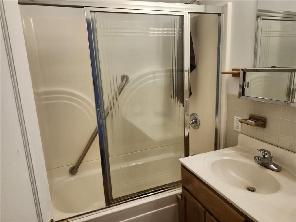 106 Kavanaugh Street — photo 9
