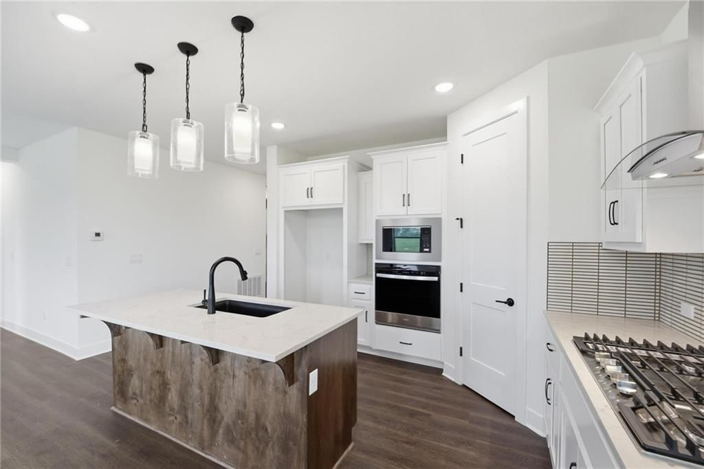 1820 Woodward Circle — photo 1