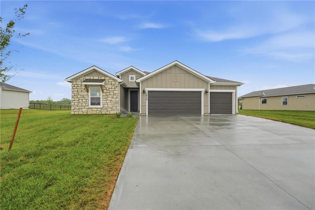 1820 Woodward Circle — photo 3