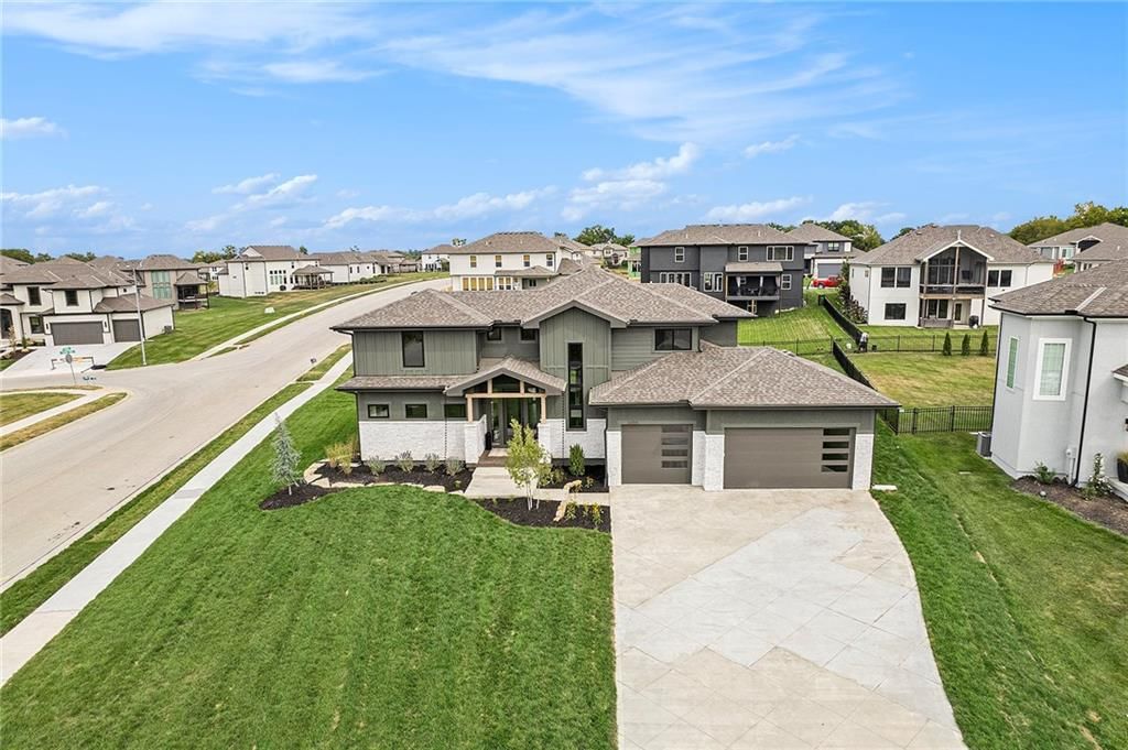 3205 SW Saddlebred Terrace, Lee's Summit, MO