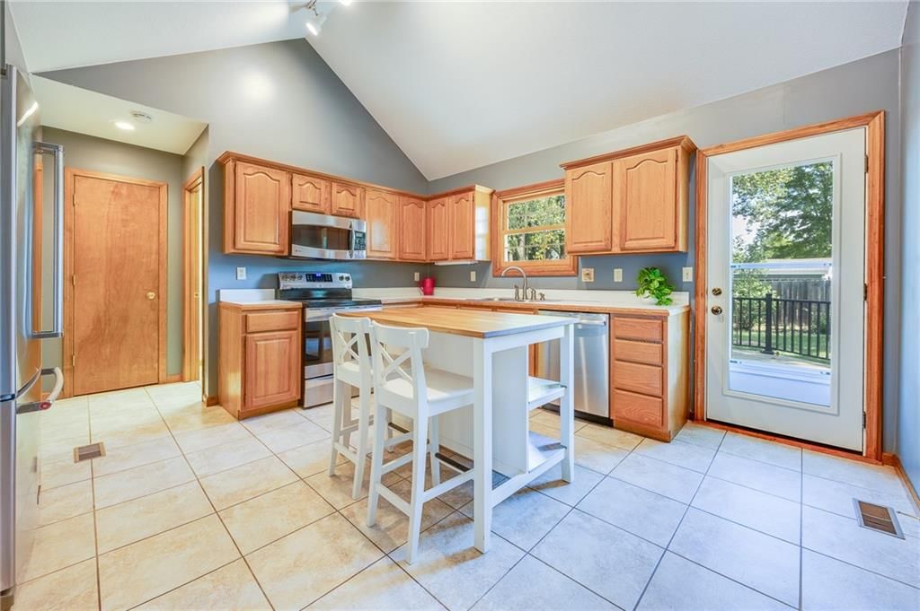 Photo 8 of 35 - 2900 Atchison Circle
