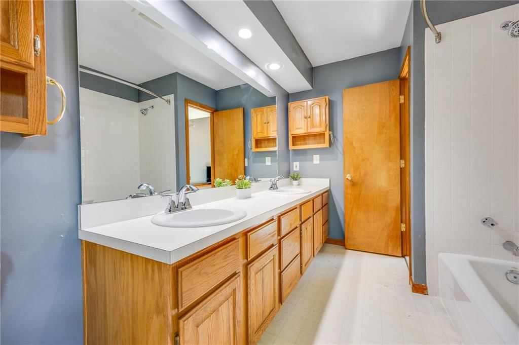 Photo 18 of 35 - 2900 Atchison Circle