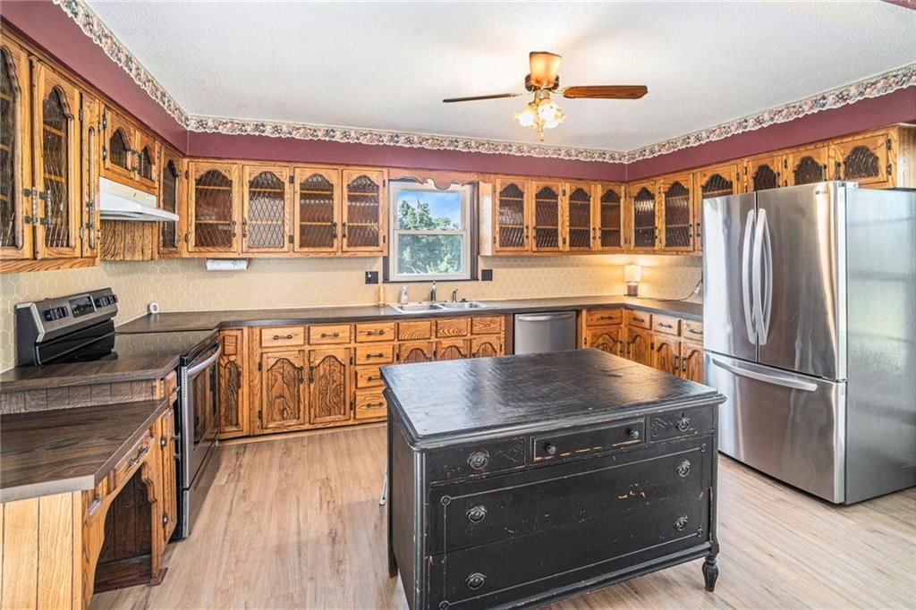 Photo 5 of 41 - 12761 Hiser Lane