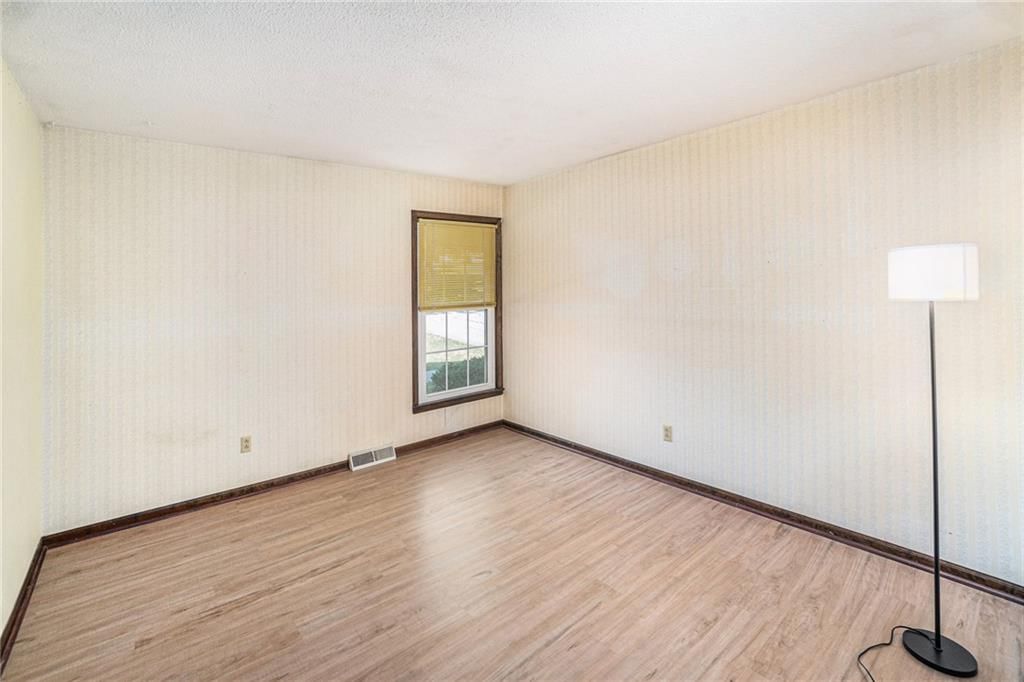 Photo 14 of 41 - 12761 Hiser Lane
