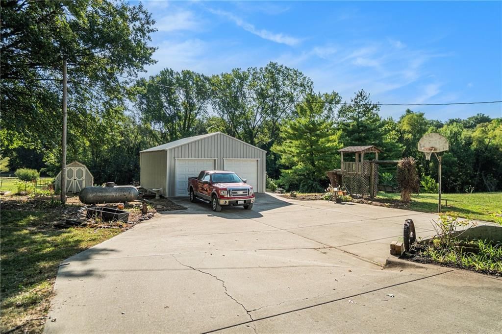 Photo 30 of 41 - 12761 Hiser Lane