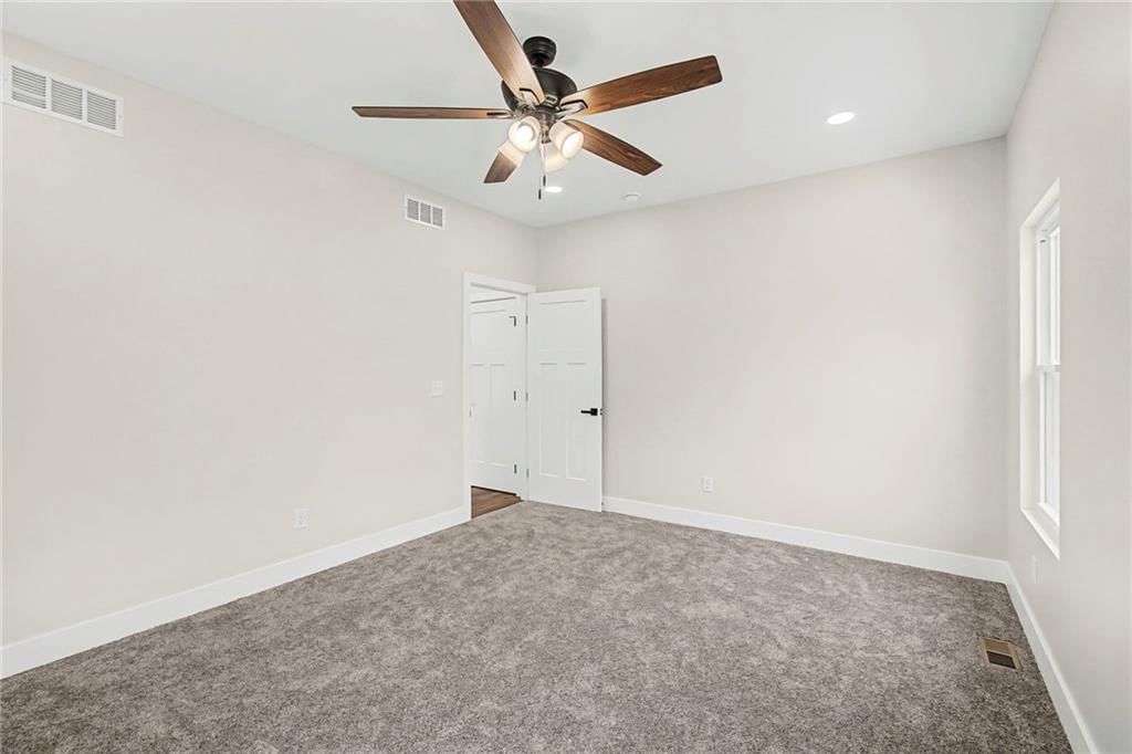 316 W 4th Street — photo 12
