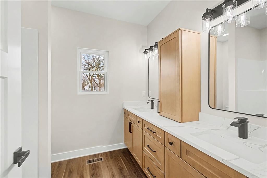 316 W 4th Street — photo 15