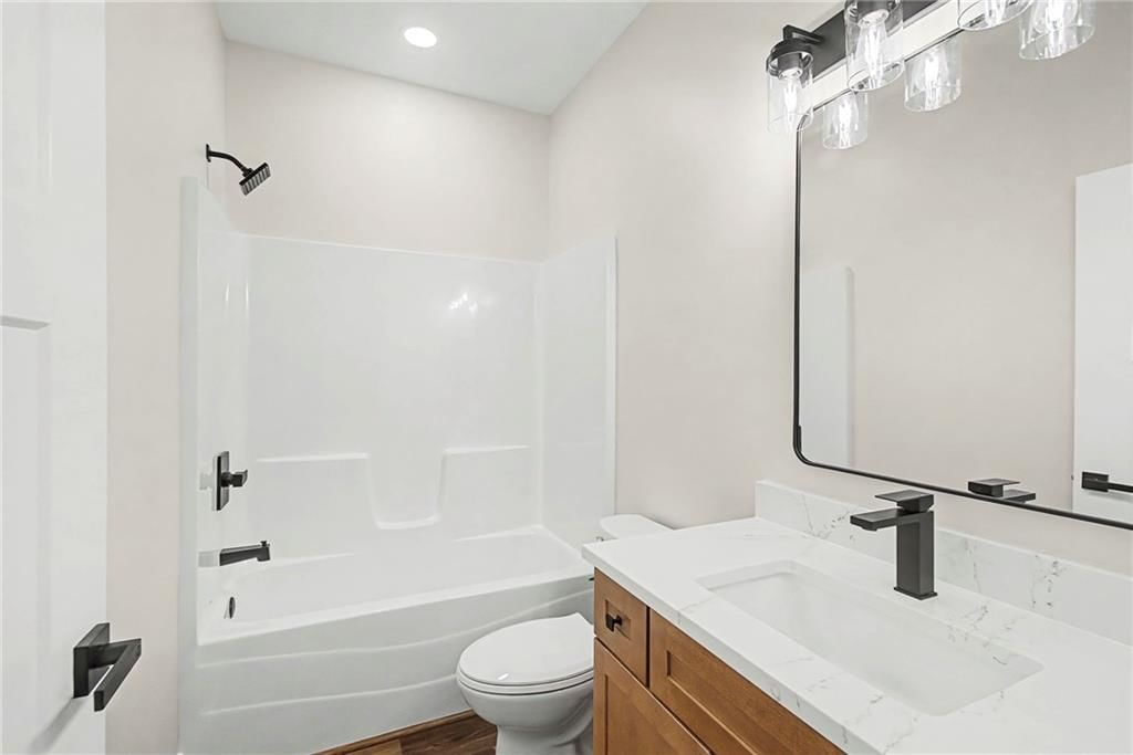 316 W 4th Street — photo 20