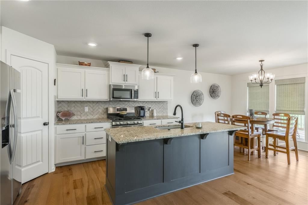 Photo 9 of 29 - 1711 COTTONWOOD CREEK Avenue