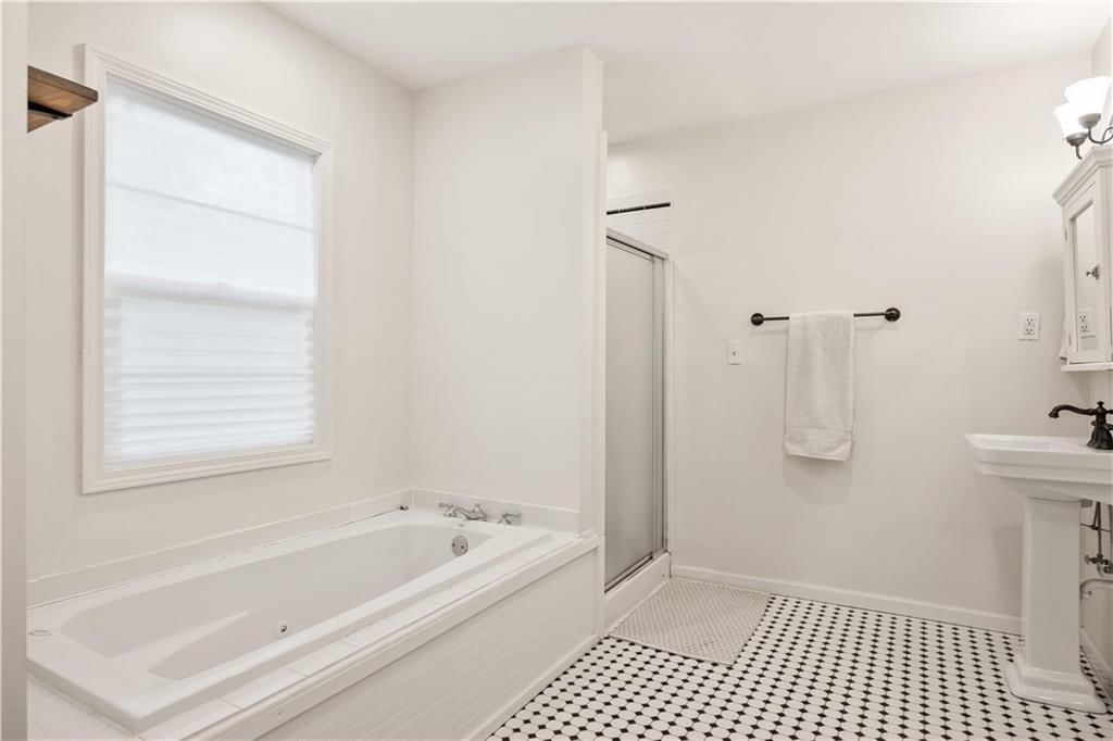 2905 W 49th Terrace — photo 12