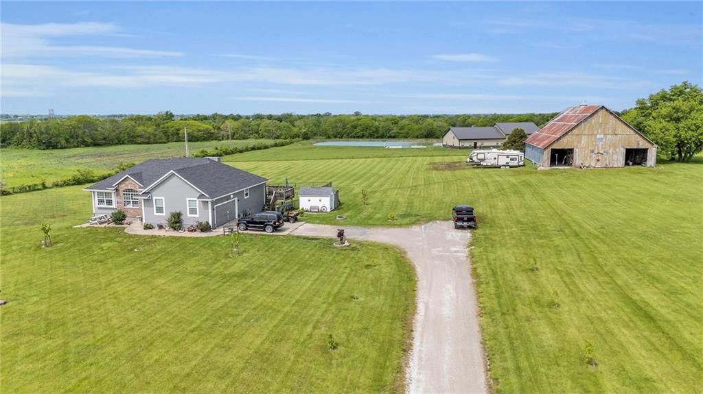 30216 S Sycamore Grove Road, Garden City, MO