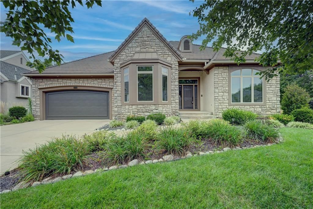 4704 W 152nd Street, Leawood, KS