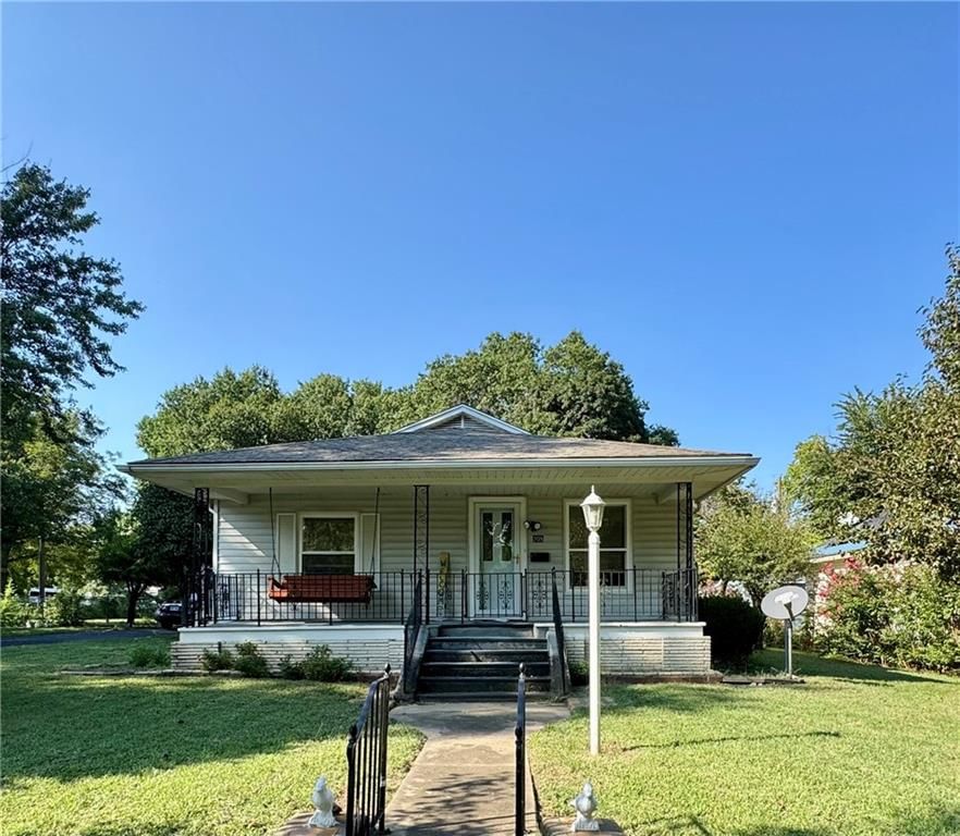 208 W 19th N/A — photo 1