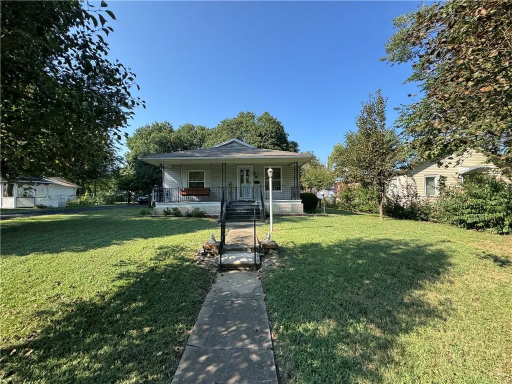 208 W 19th N/A — photo 3