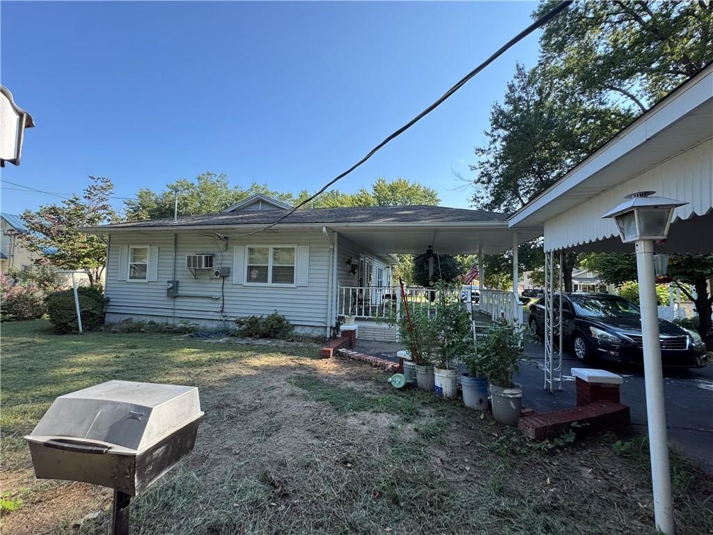 208 W 19th N/A — photo 26