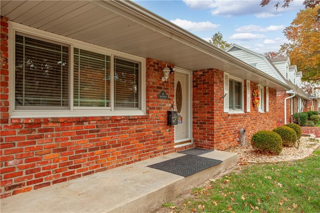 612 E Leslie Drive — photo 2