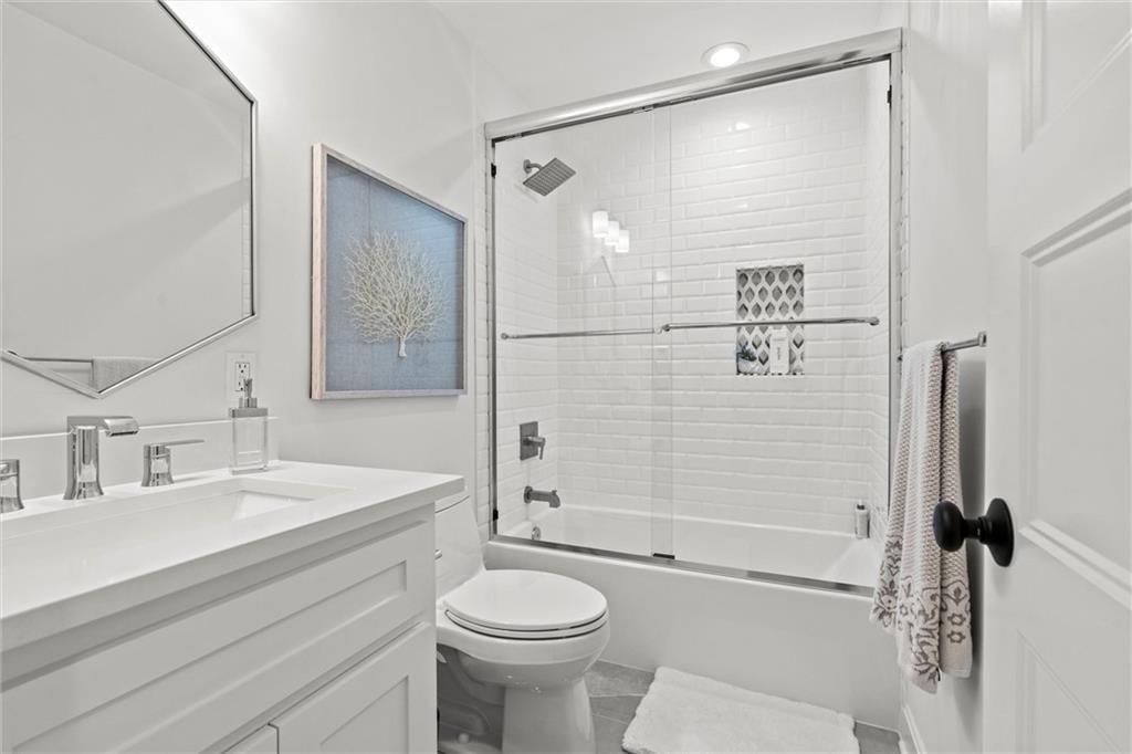 Photo 23 of 33 - 4321 W 111th Terrace