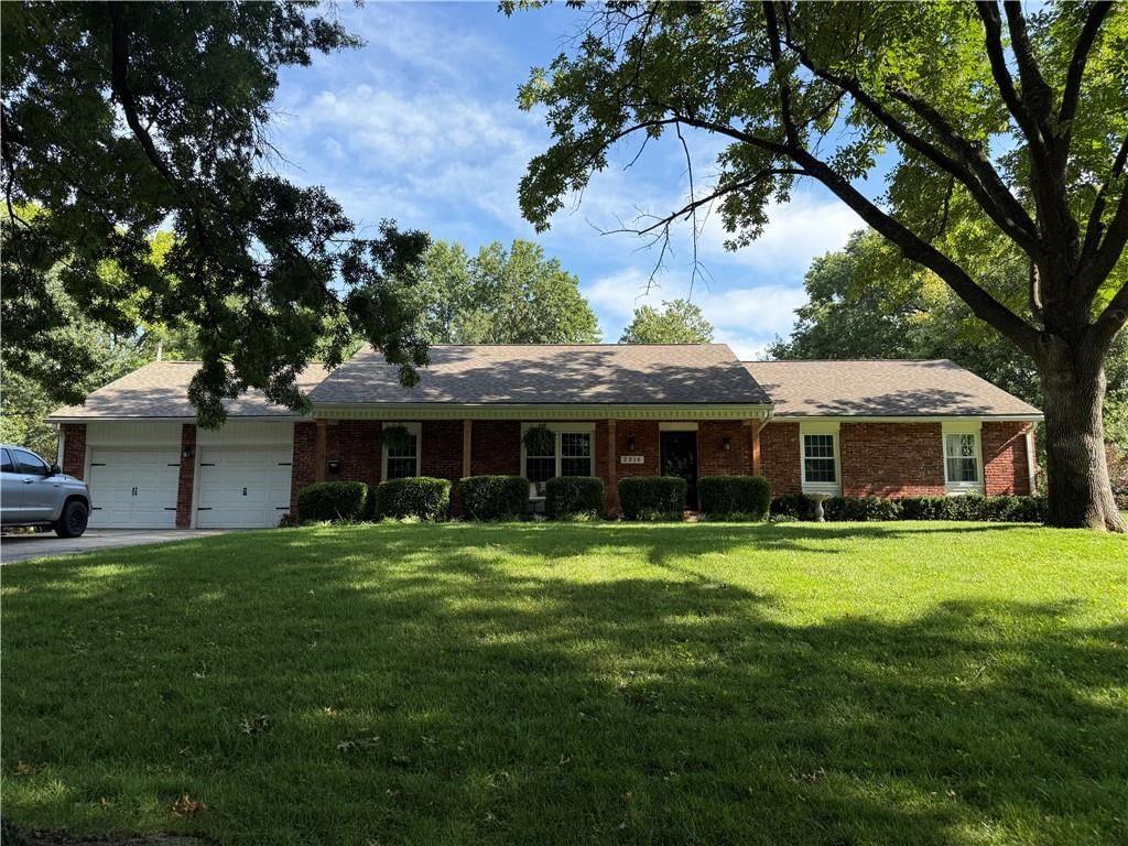 2316 W 104th Street, Leawood, KS