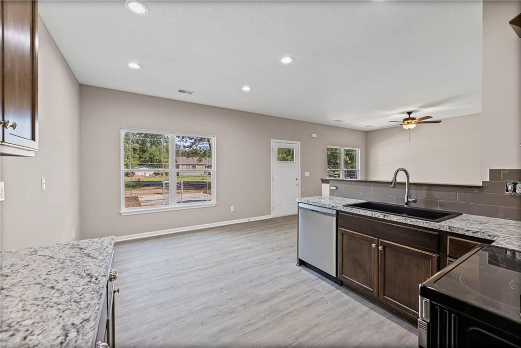 628 Monroe Street — photo 11