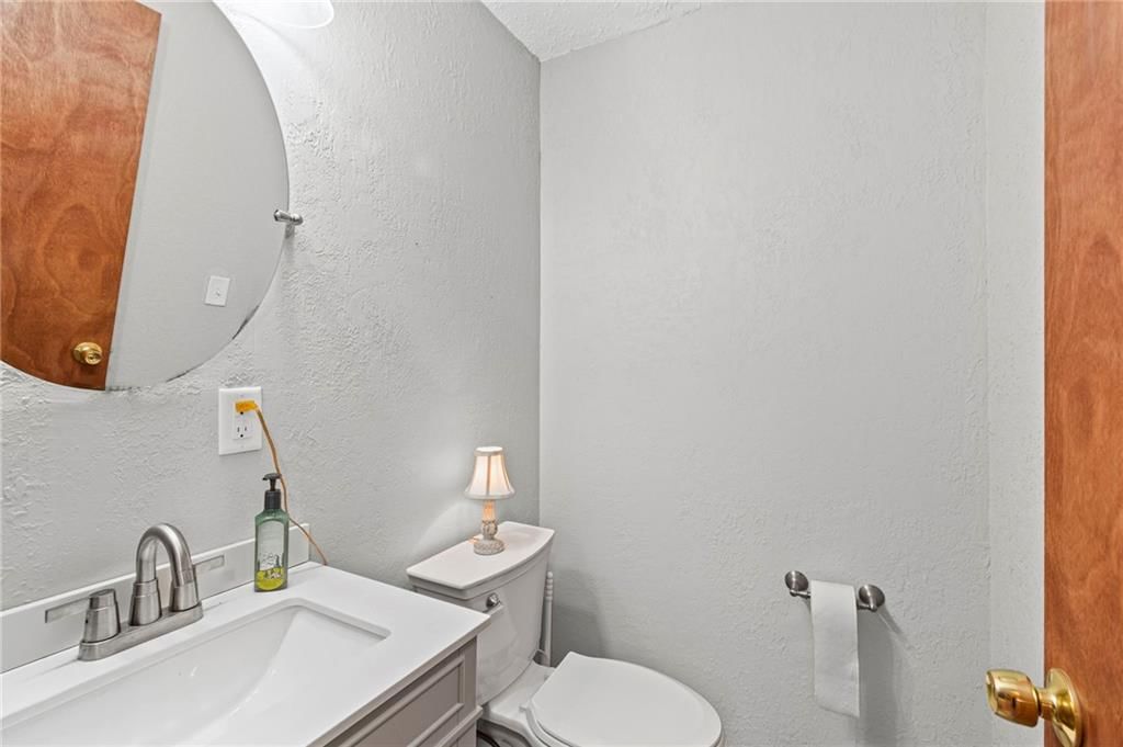 102 S East Street — photo 21