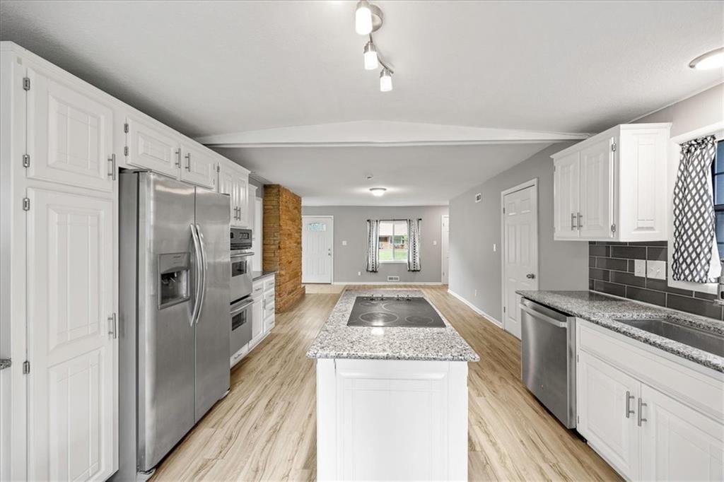 630 NE 41st Terrace — photo 8