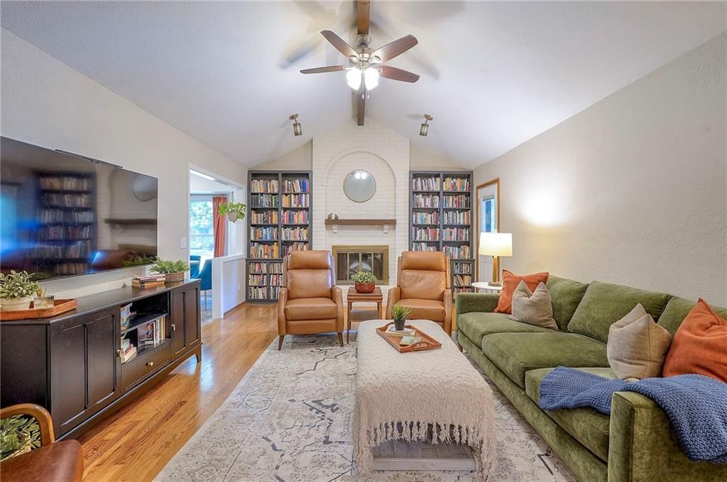 Photo 5 of 44 - 607 NE Birchwood Drive