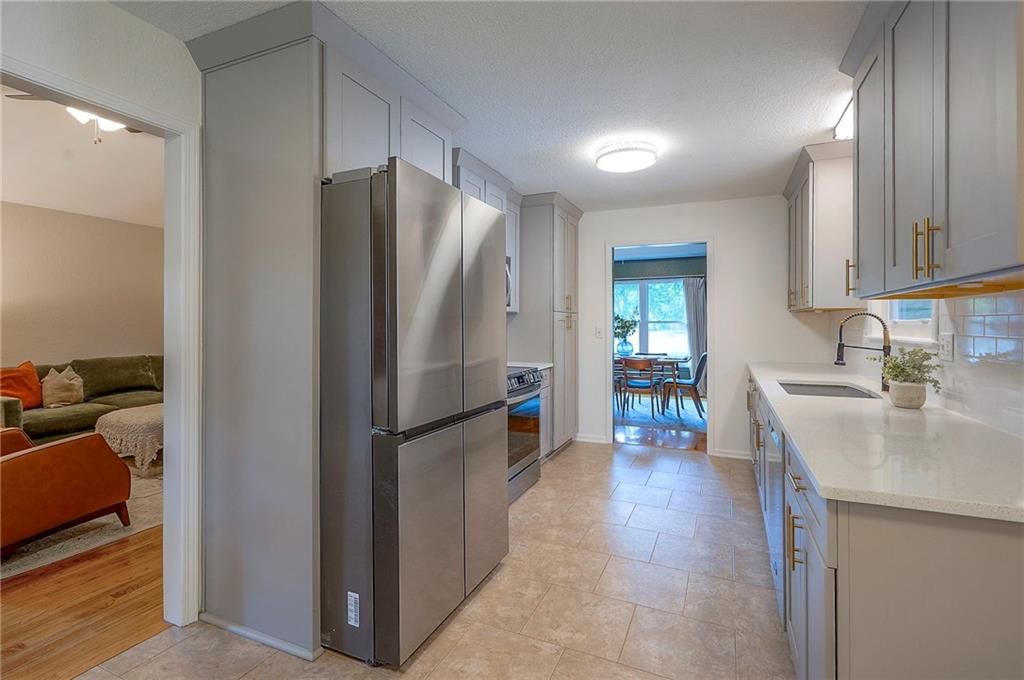 Photo 10 of 44 - 607 NE Birchwood Drive