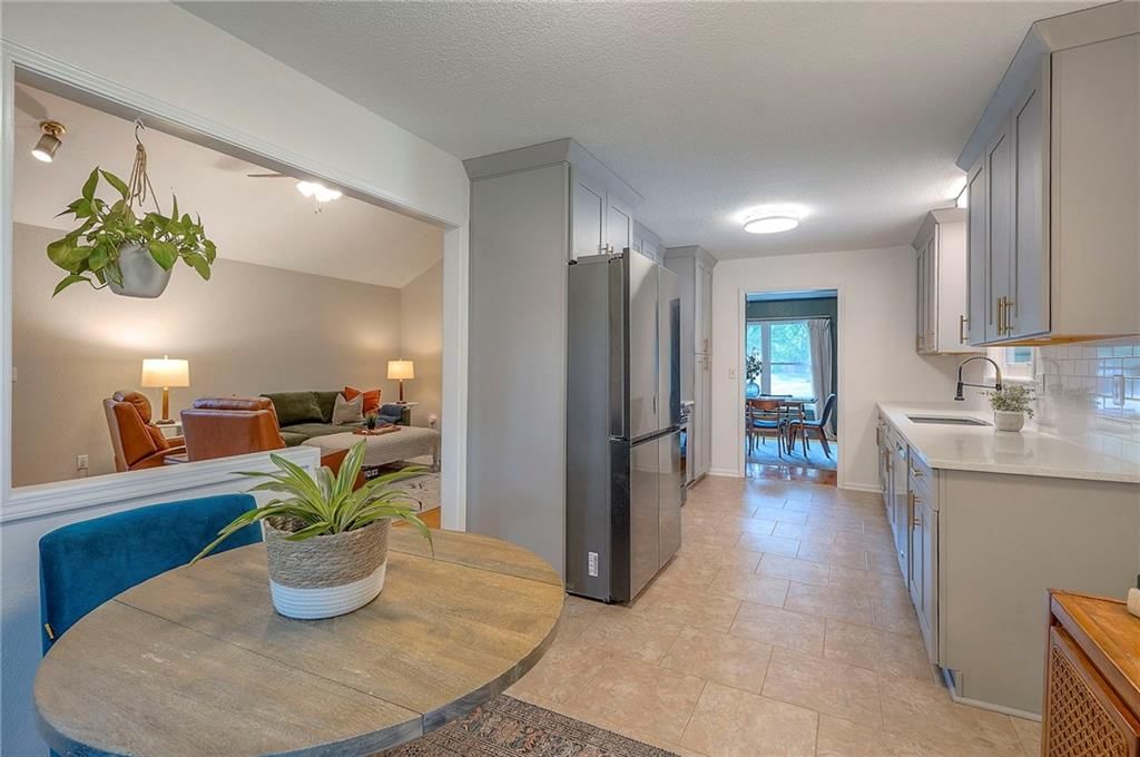 Photo 14 of 44 - 607 NE Birchwood Drive
