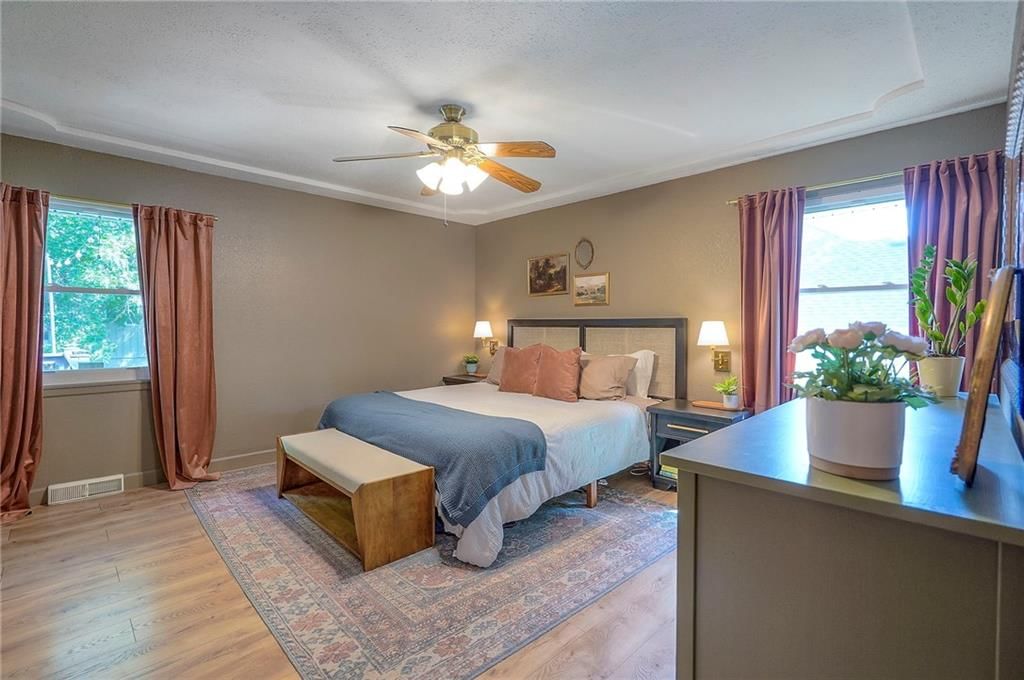 Photo 15 of 44 - 607 NE Birchwood Drive