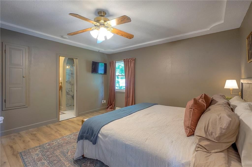 Photo 16 of 44 - 607 NE Birchwood Drive