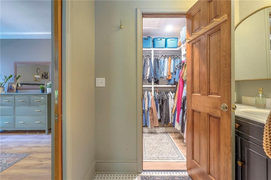 Photo 17 of 44 - 607 NE Birchwood Drive