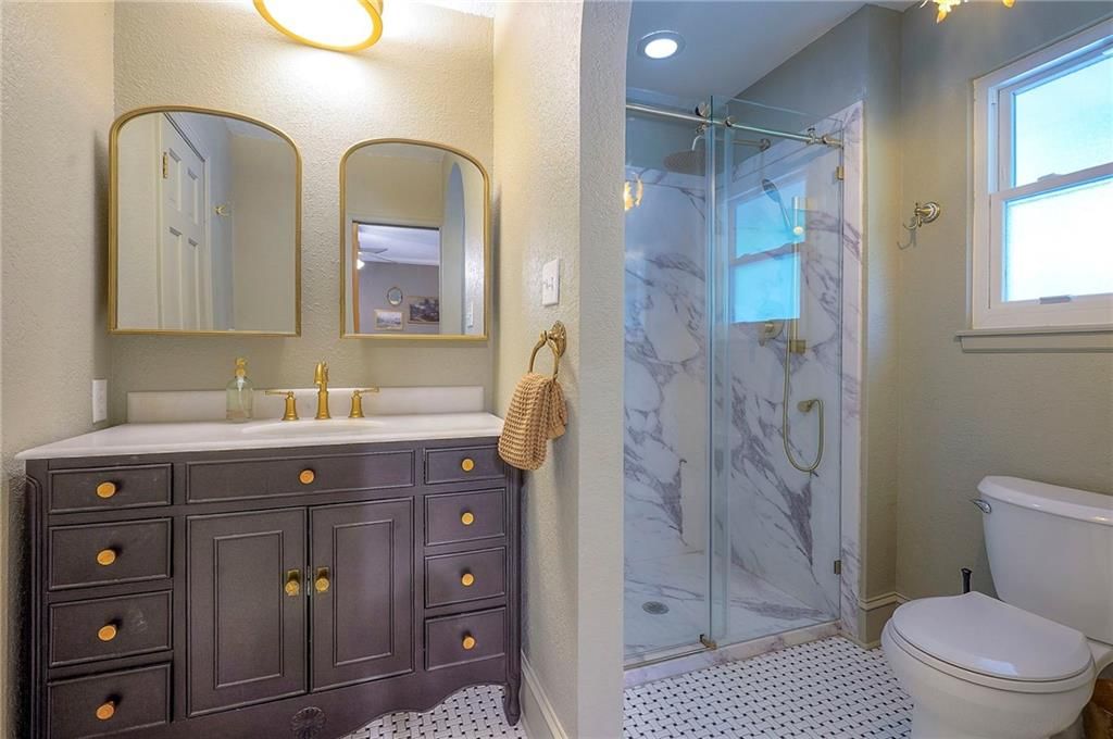 Photo 19 of 44 - 607 NE Birchwood Drive