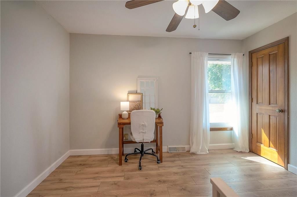 Photo 24 of 44 - 607 NE Birchwood Drive