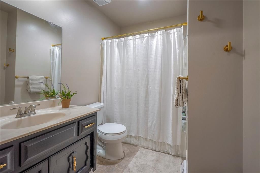 Photo 25 of 44 - 607 NE Birchwood Drive