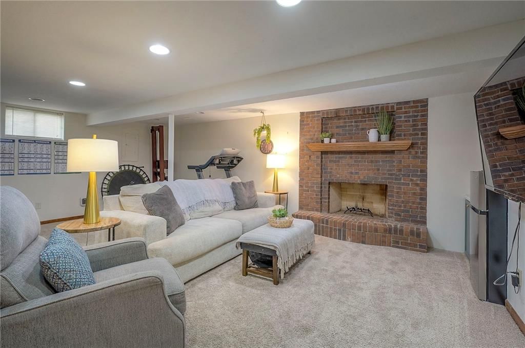Photo 29 of 44 - 607 NE Birchwood Drive