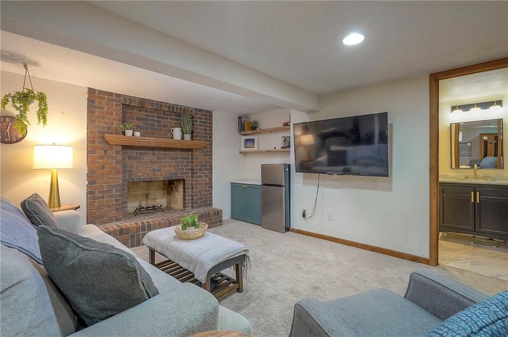 Photo 30 of 44 - 607 NE Birchwood Drive