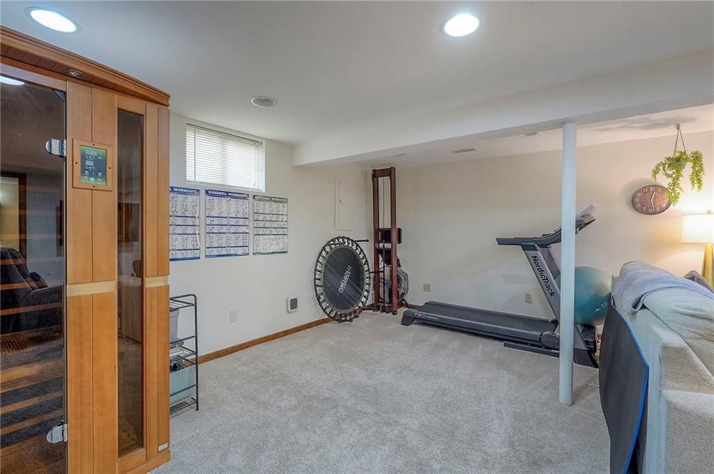 Photo 32 of 44 - 607 NE Birchwood Drive