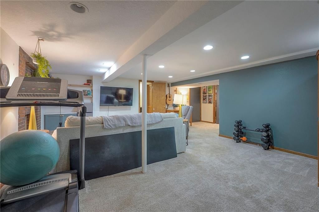 Photo 33 of 44 - 607 NE Birchwood Drive