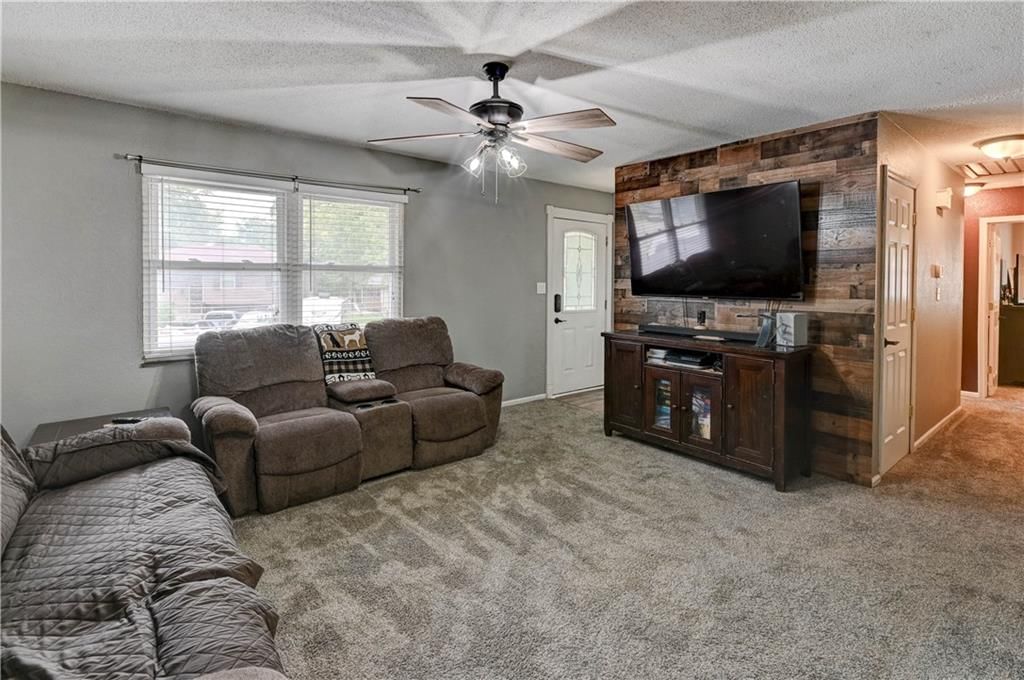 Photo 7 of 41 - 204 Millview Drive