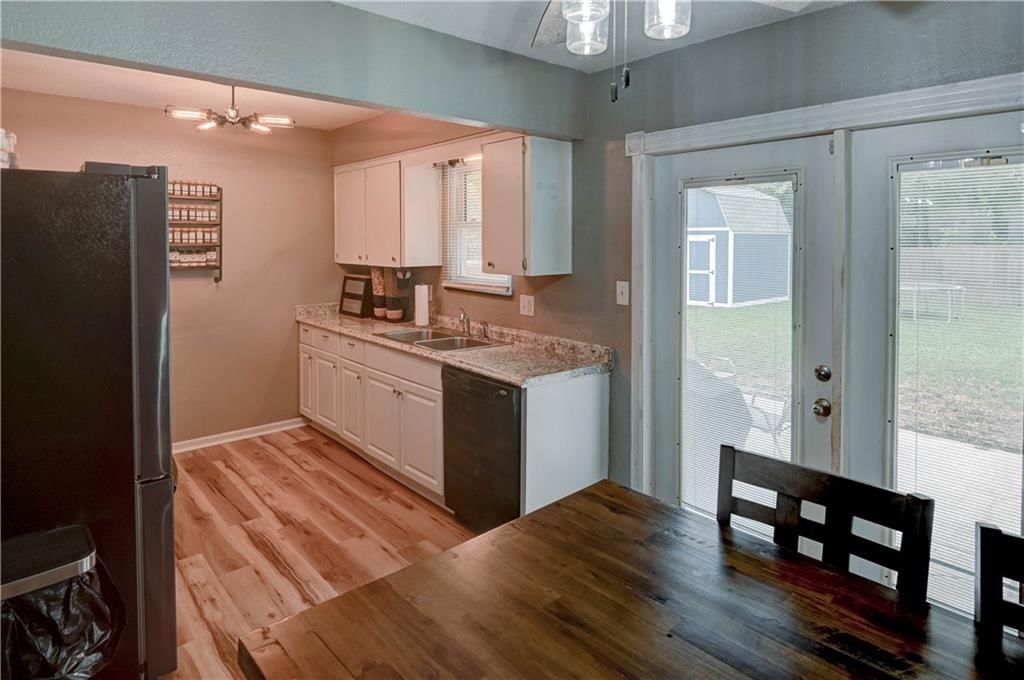 Photo 11 of 41 - 204 Millview Drive