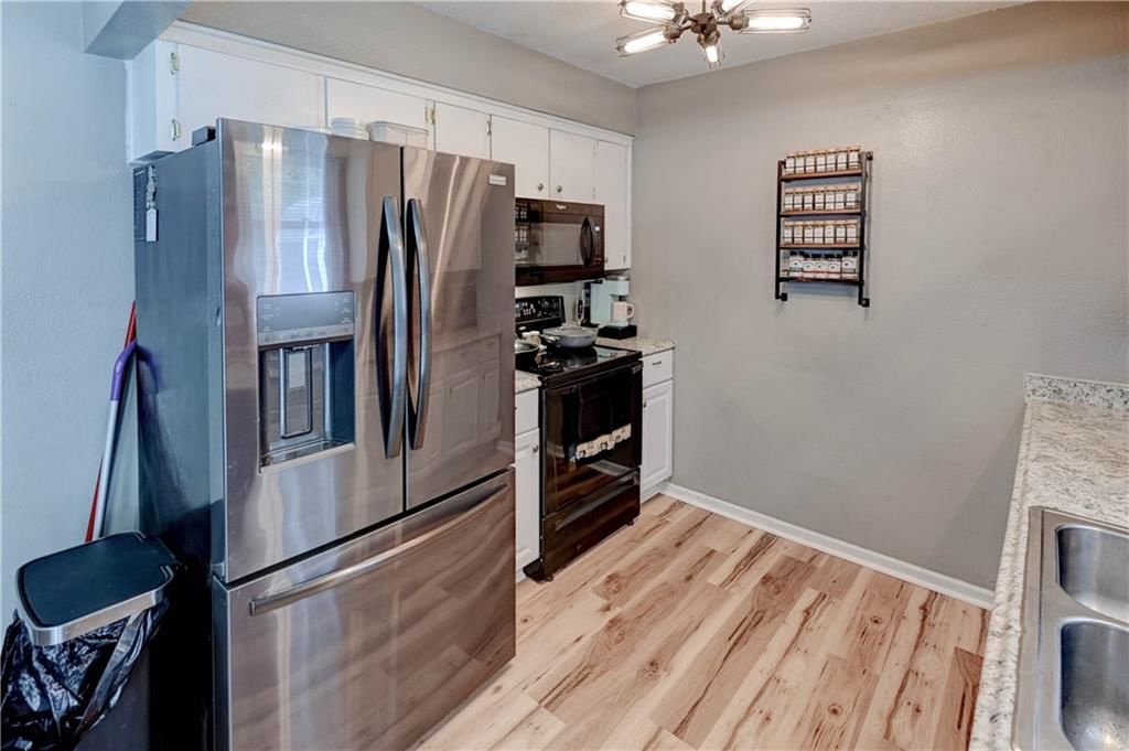 Photo 13 of 41 - 204 Millview Drive